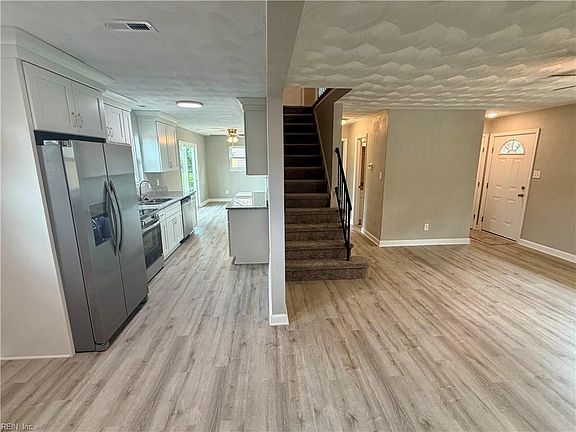 5th image of 1772 Kingsway Rd