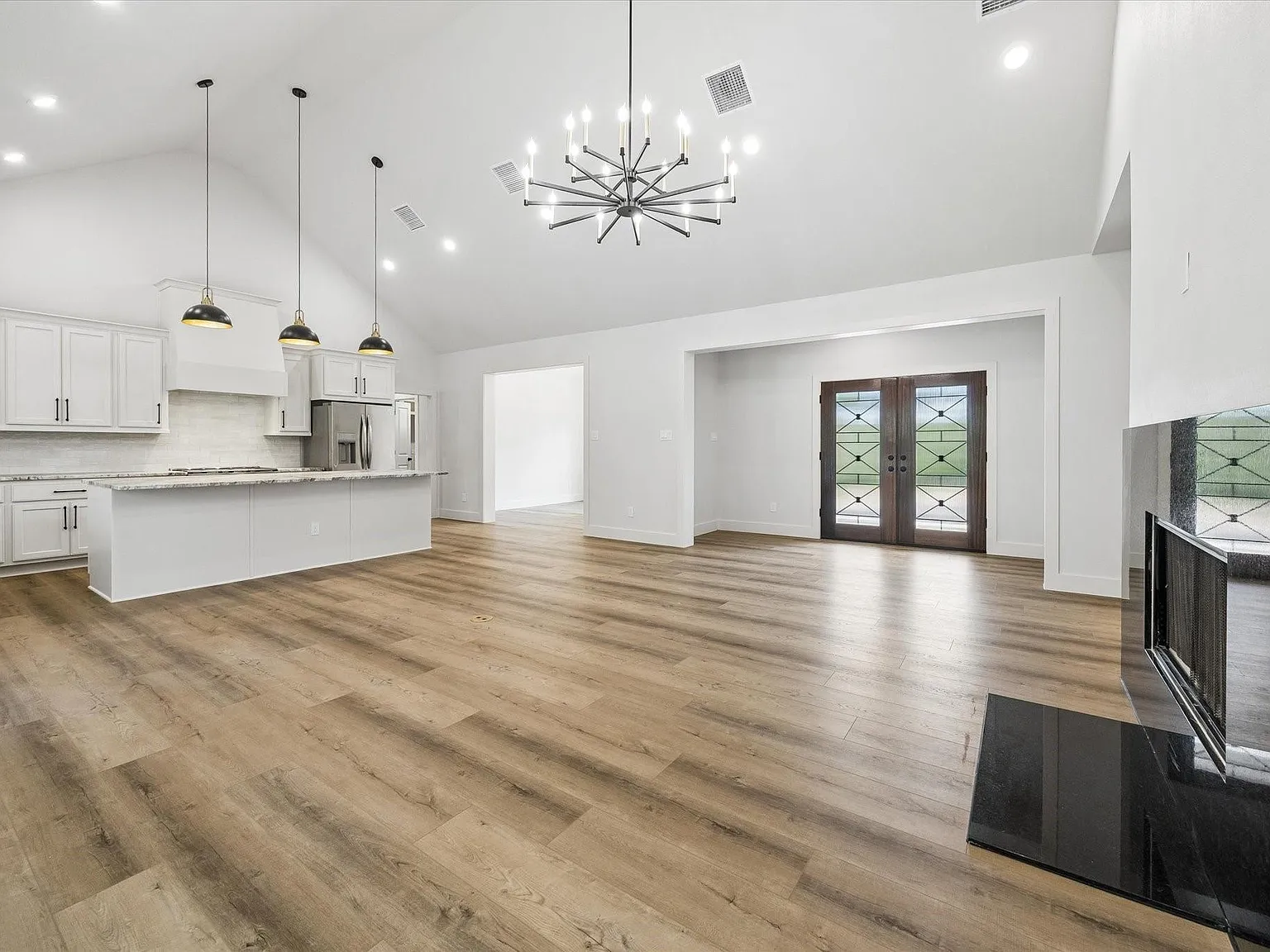 3 bed, 2.5 bath, 2414 sqft, $4,500 — Photo 4