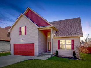 736 Sleek Fox Dr, Clarksville, TN 37040