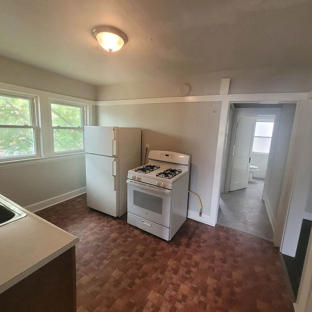 3219 W 114th Street — Photo 3