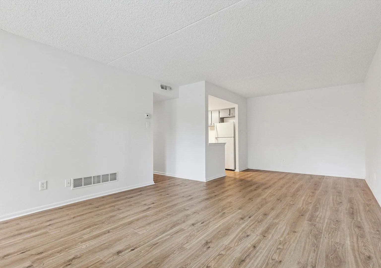 2B/1B First-Floor Flat in Summit House — Photo 2