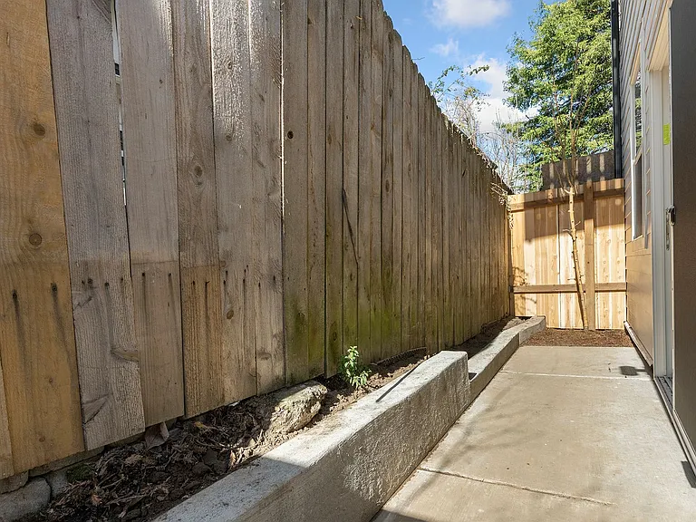 1820 NE Davis St #105 — Photo 27