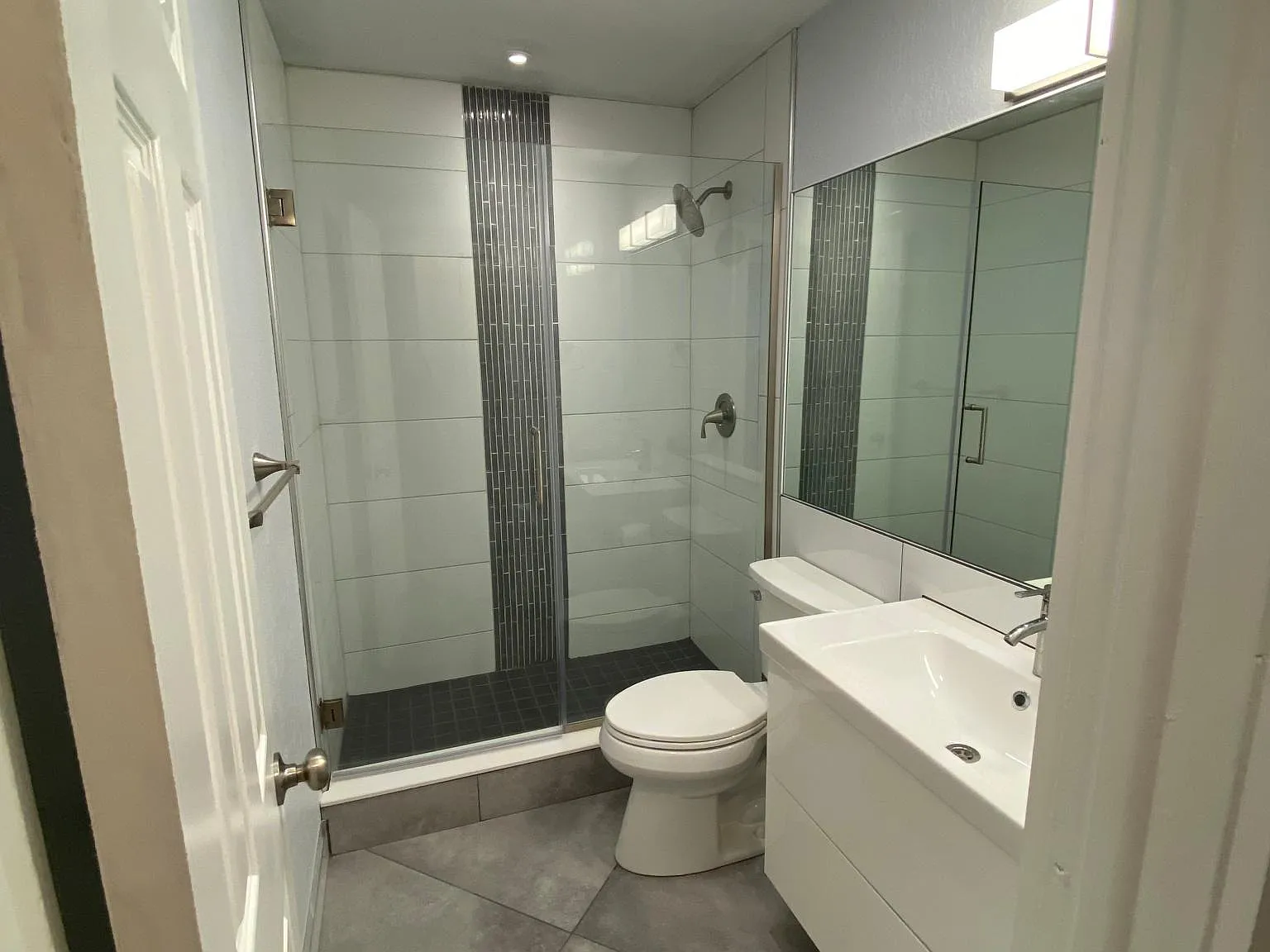 1721 W Walnut St — Photo 4