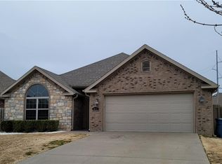 3800 SW Town Vu Rd, Bentonville, AR 72712