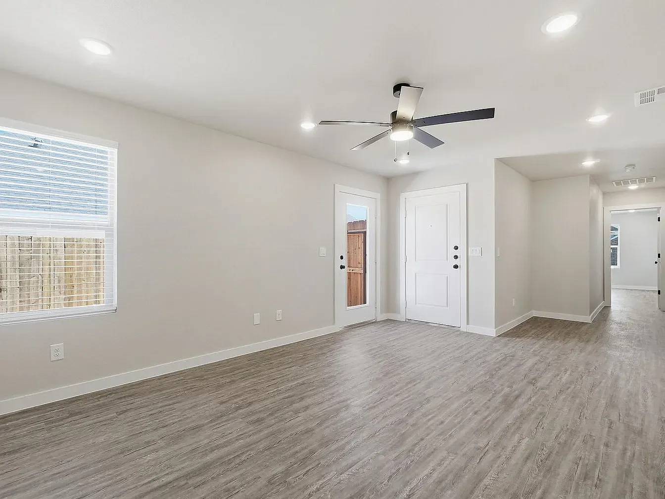 3 bed, 1204 sqft, $2,299 — Photo 3
