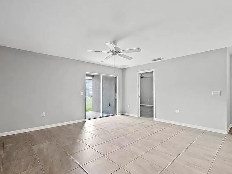 1406 SW Trafalgar Pkwy — Photo 7