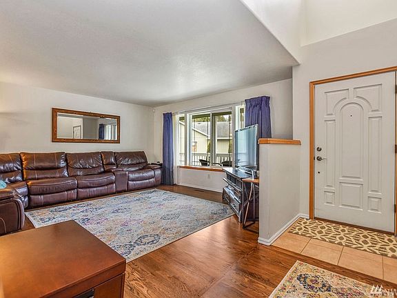 4th image of 234 Saint James Ct