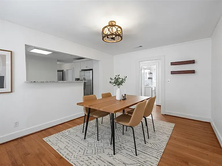 3221 Greene Ave — Photo 3
