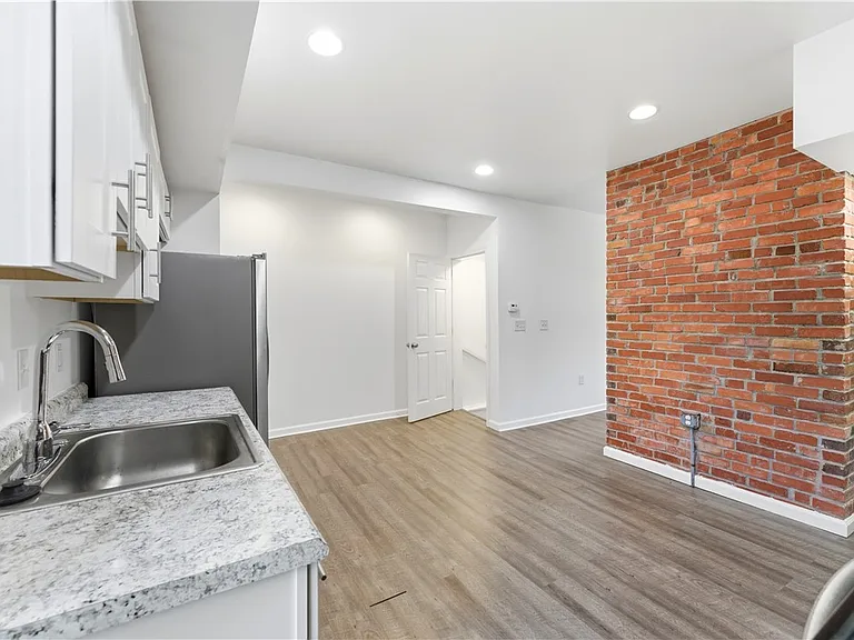 117 E Jefferson St #1 — Photo 11
