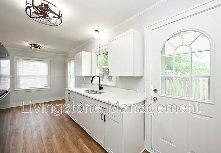872 W Albert Gallatin Ave — Photo 14