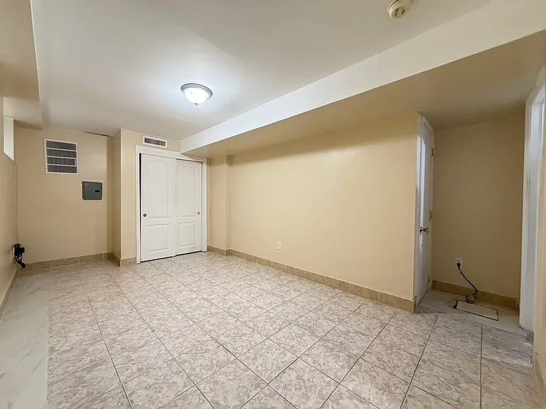 250 Maryland Ave #1 — Photo 5