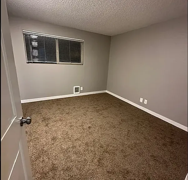 Emerald Place Apartments — Photo 6
