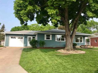 907 Maple St, Yankton, SD 57078