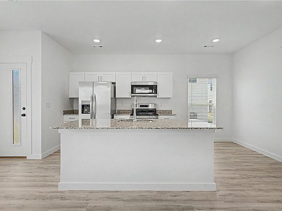 4th image of 560 Solar St