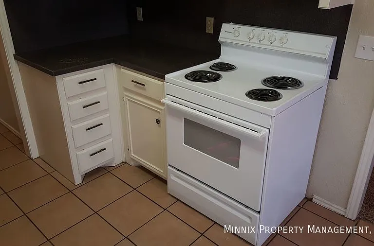 9608 Elmwood Ave #B — Photo 10