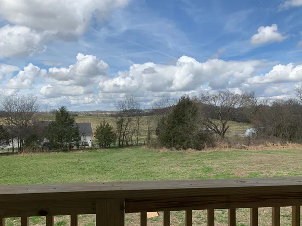 820 Walnut Grove Rd, Hartsville, TN 37074