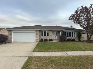 18539 Country Ln, Lansing, IL