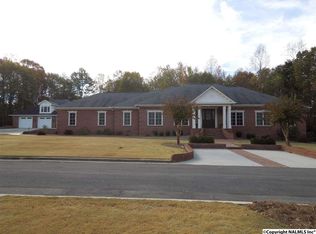 97 Autumnwood Ln, Albertville, AL 35951