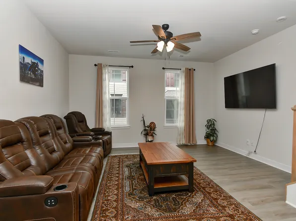 421 Spearfield Ln, Charlotte, NC 28205