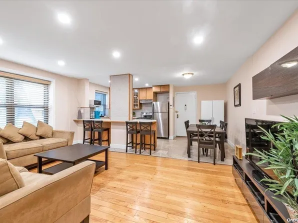 13 Terrace Circle #1-H, Great Neck, NY 11021