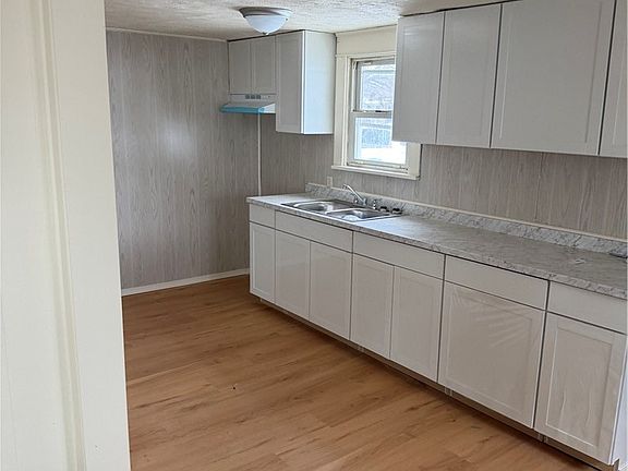 5th image of 127 Courtland Ave