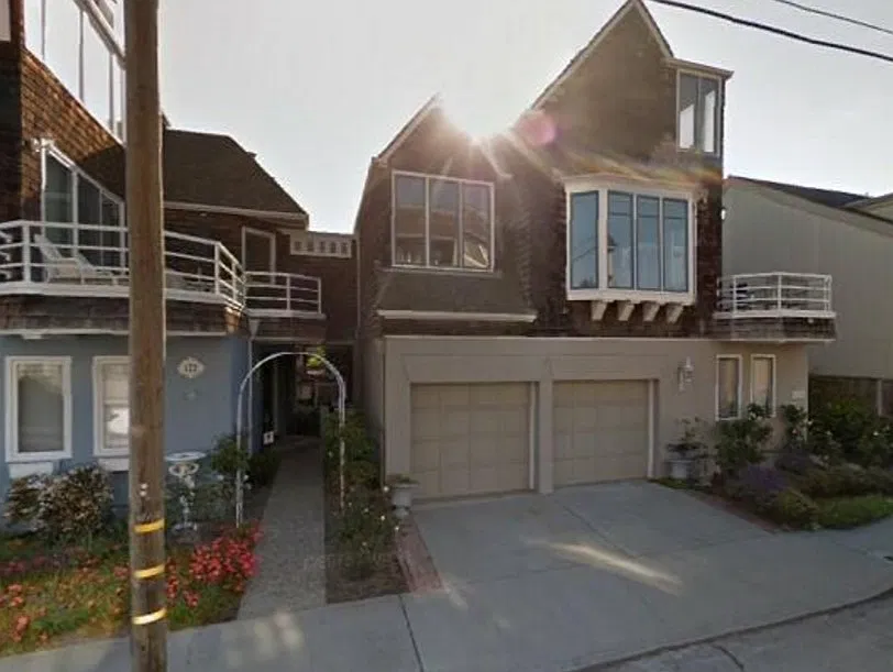 Cute Santa Cruz Studio- Full Kitchen and Bath! Steps to the beach! — Photo 1