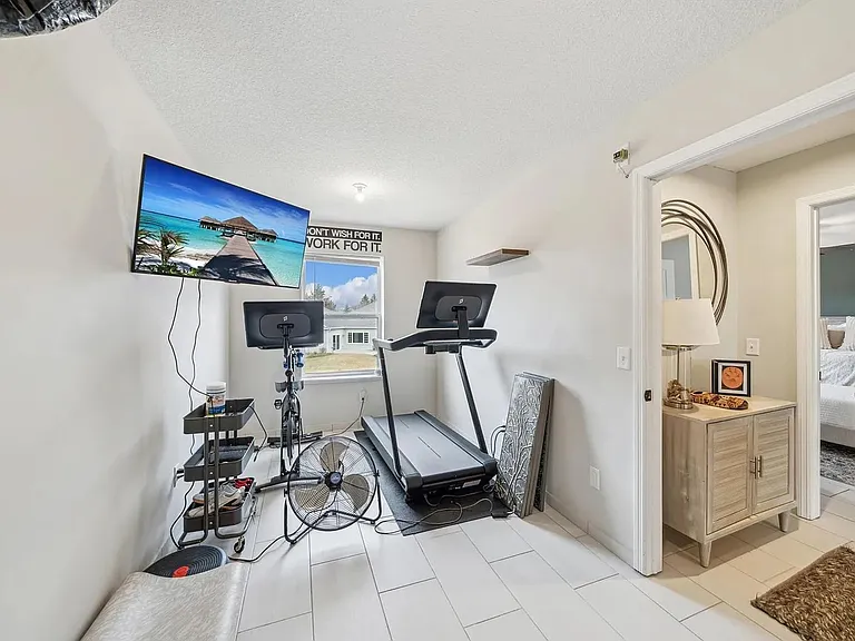 1859 Hinsdale Cir — Photo 21