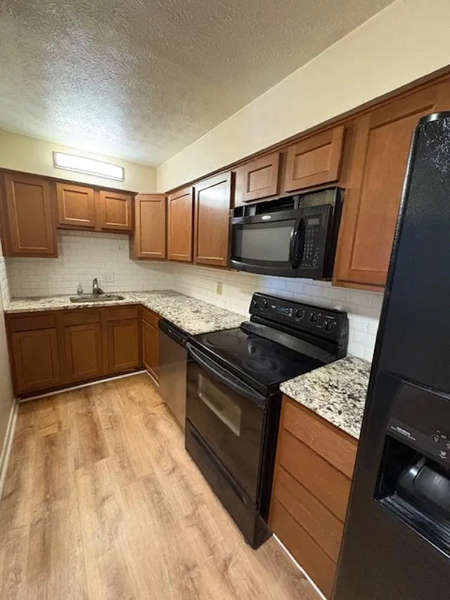 3 bed, 1100 sqft, $1,900 — Photo 1
