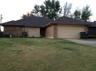 9920 Crest Dr, Midwest City, OK 73130