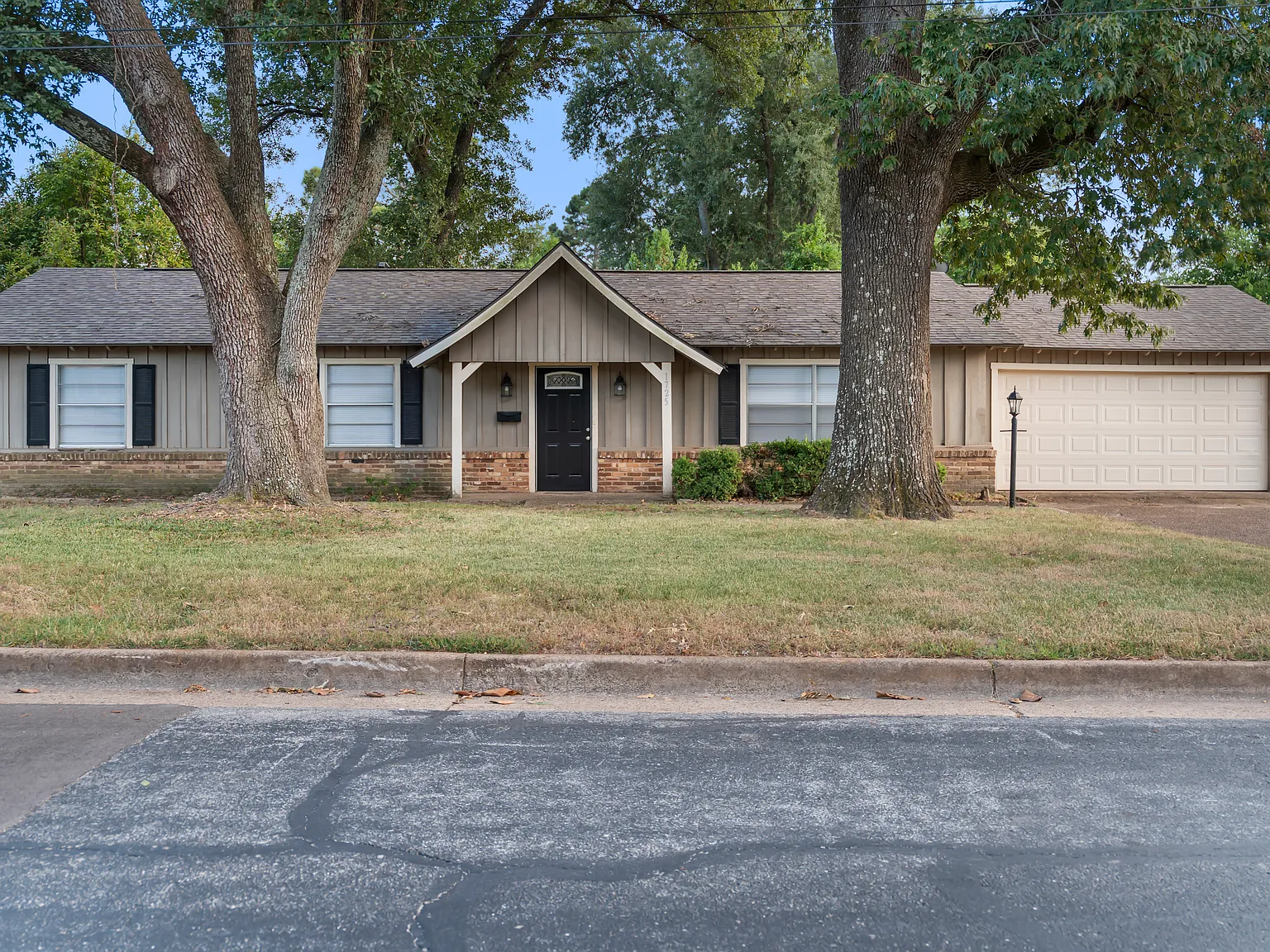 3 bed, 1512 sqft, $1,895 — Photo 1