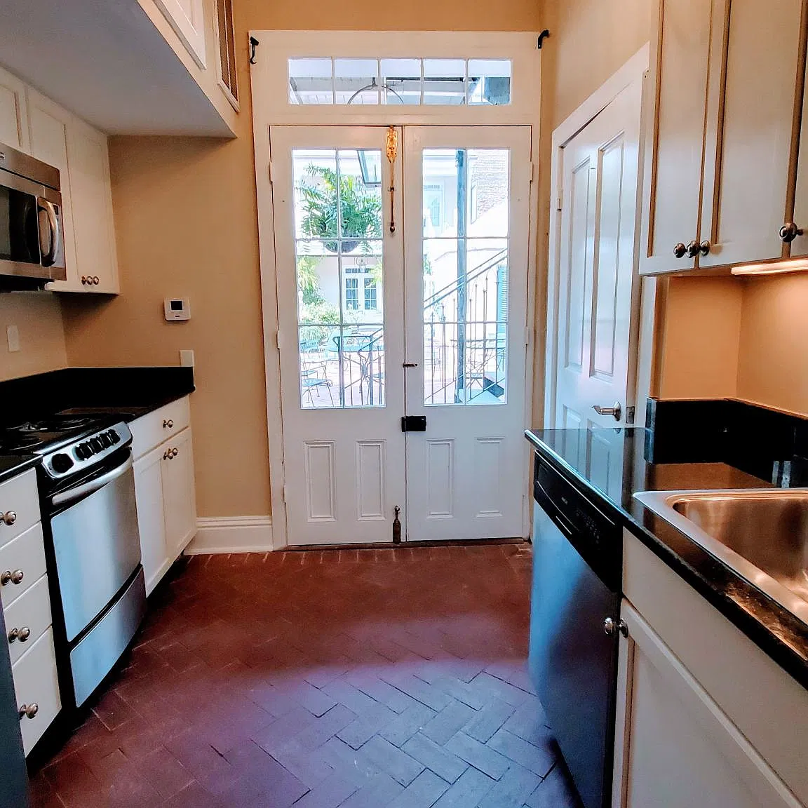 517 Dumaine St — Photo 3