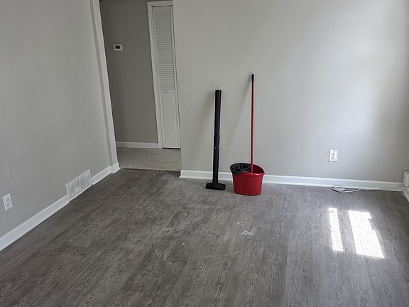 5th image of 23440 Vance Ave