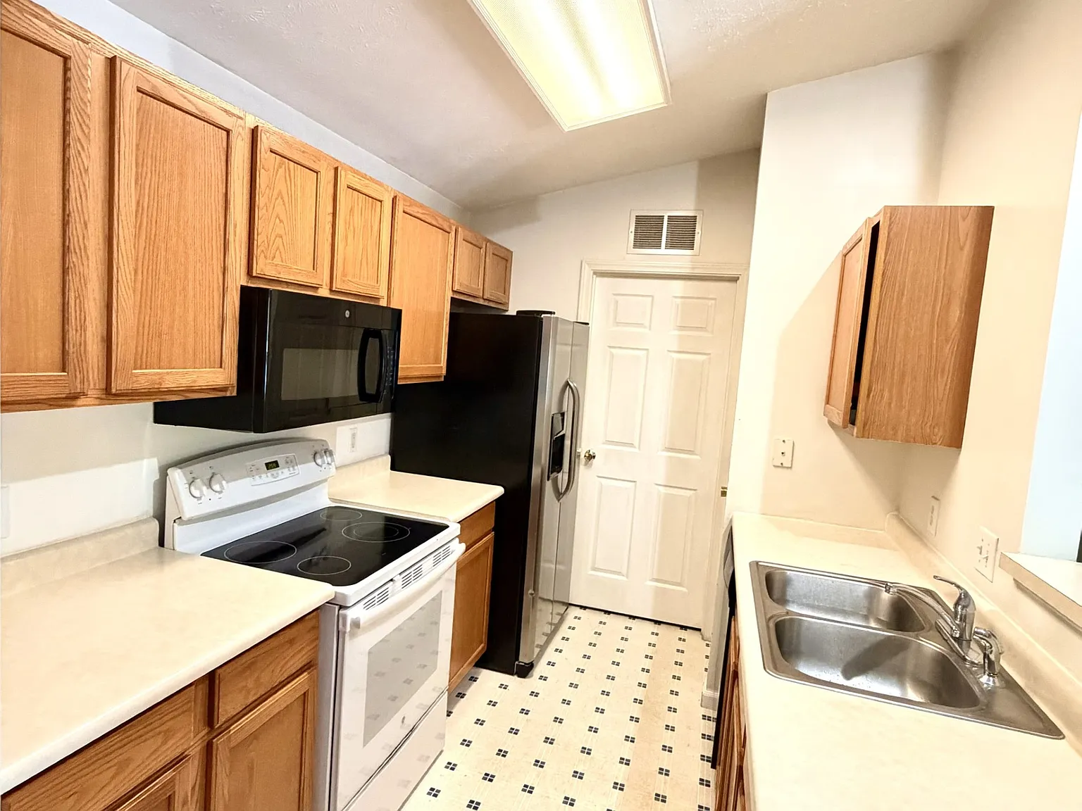 2 bed, 1083 sqft, $1,450 — Photo 3