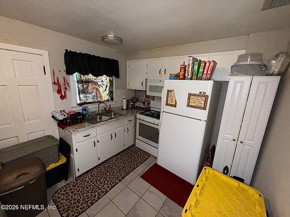 3rd image of 1613 CLEVELAND Avenue