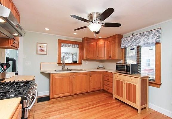 3rd image of 296 Lake Dr