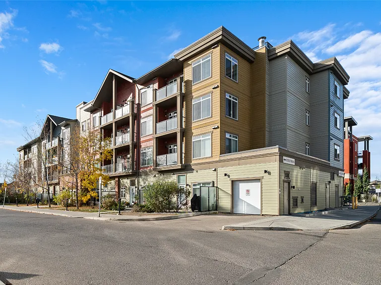 104 Mackenzie Way SW — Photo 30