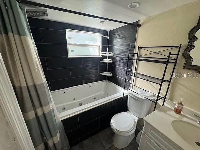 3 bed, 2.0 bath, 1699 sqft, $2,100 — Photo 4
