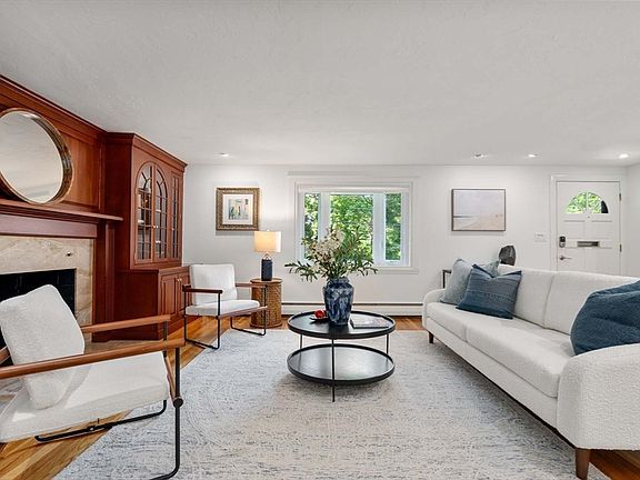 5th image of 684 Dedham St