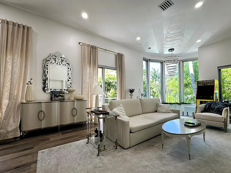 361 Jefferson Ave — Photo 8