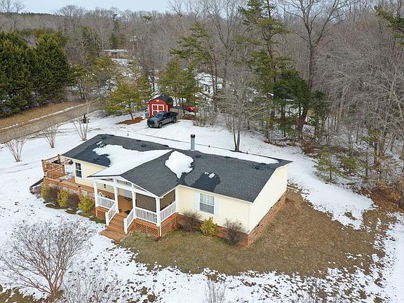 3rd image of 140 Hunters Rdg