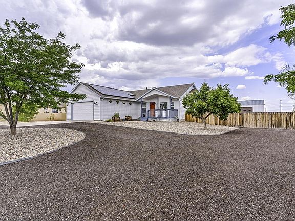 2nd image of 686 N Mancos Dr