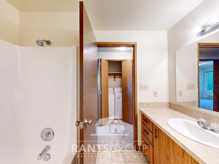 Lovely, wooded 2-bedroom apartment with a large private deck and in-unit washer & dryer! — Photo 22