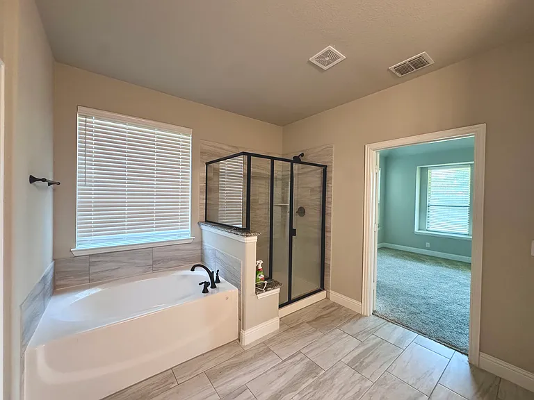 2113 Burke Dr — Photo 9