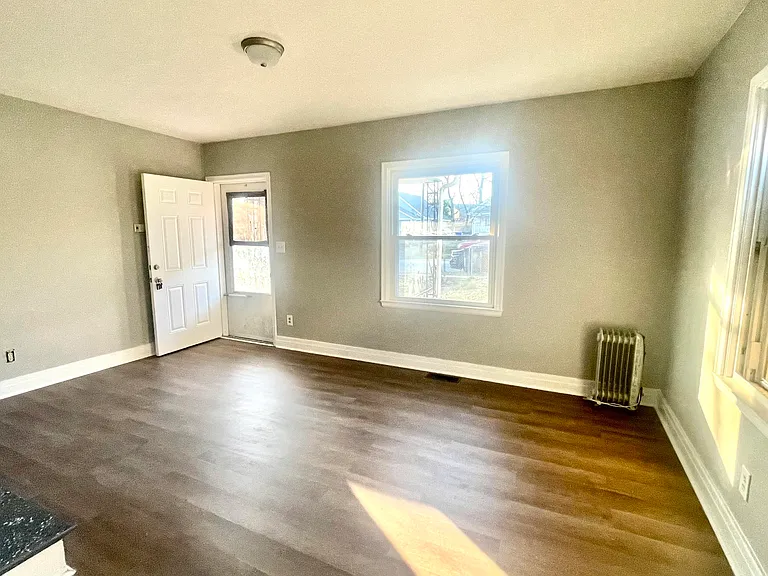 120 Clyde St — Photo 9