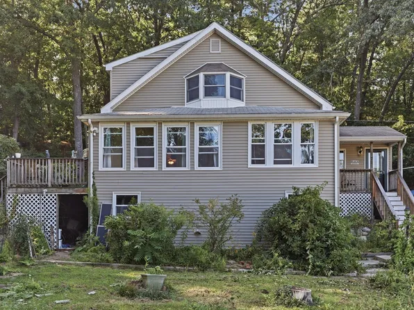79 Waverly Rd, Woburn, MA 01801