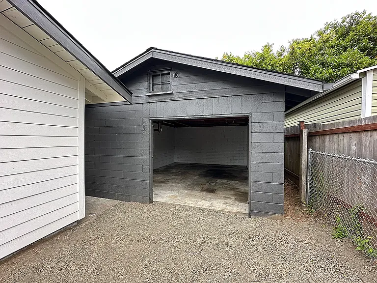 1743 SE Crawford Rd — Photo 18