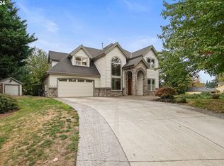 9427 NE River Pointe Cir, Portland, OR 97211