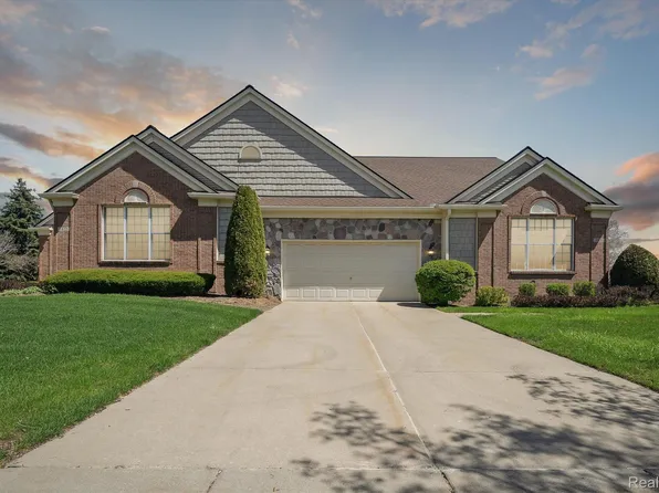 1831 Dunham Dr, Rochester, MI 48306