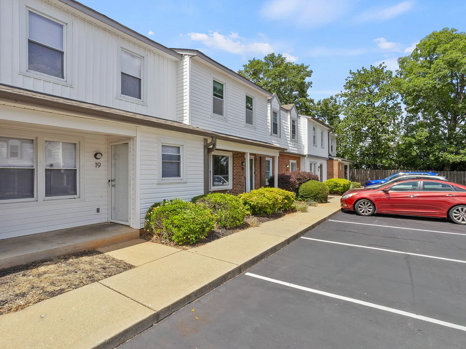 Parkins Ridge Town Houses — Photo 4