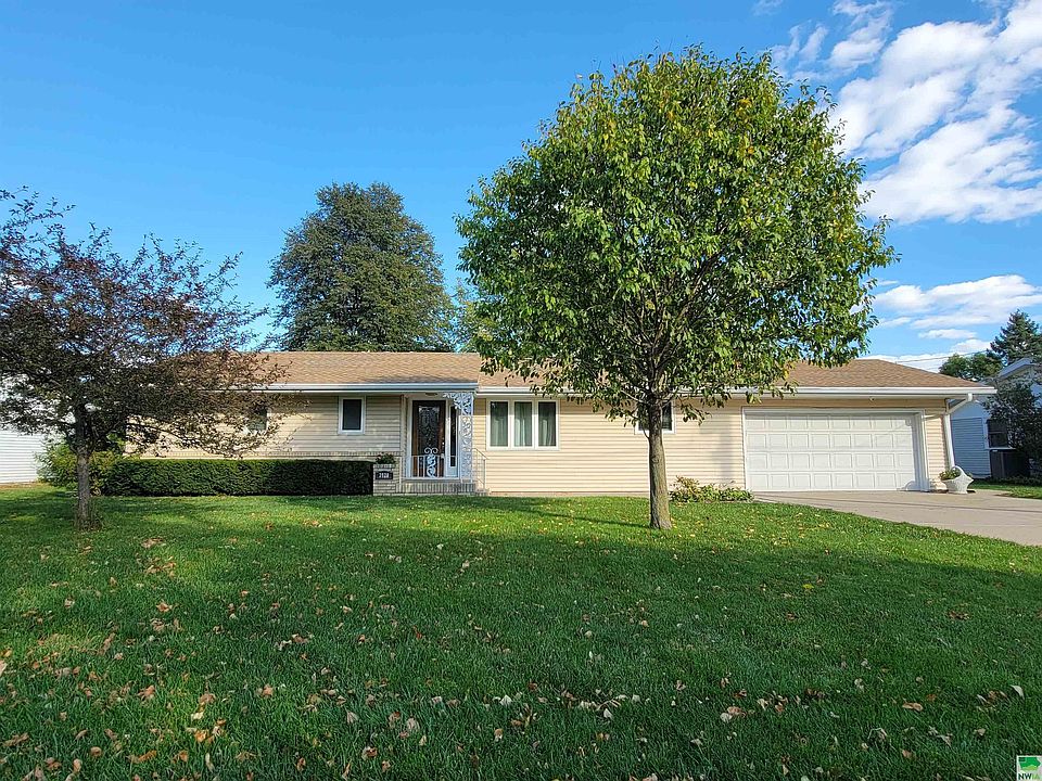 3928 Cheyenne Blvd, Sioux City, IA 51104 Zillow